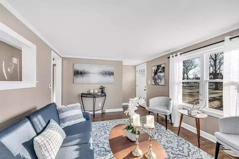 Living - 94 Lang St, Springfield, MA 01104 photo 2 of 4