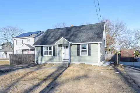 94 Lang St, Springfield, MA 01104