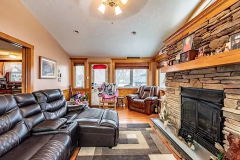 Living - 220 Senator St, Springfield, MA 01129 photo 3 of 6