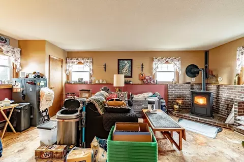 Living - 220 Senator St, Springfield, MA 01129 photo 5 of 6