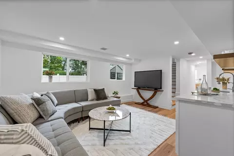 Living - 70 Mt Vernon St, Reading, MA 01867 photo 4 of 5