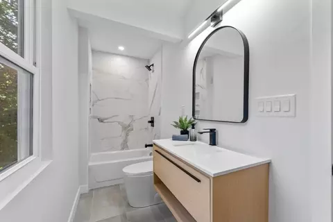 Bath - 70 Mt Vernon St, Reading, MA 01867 photo 3 of 7