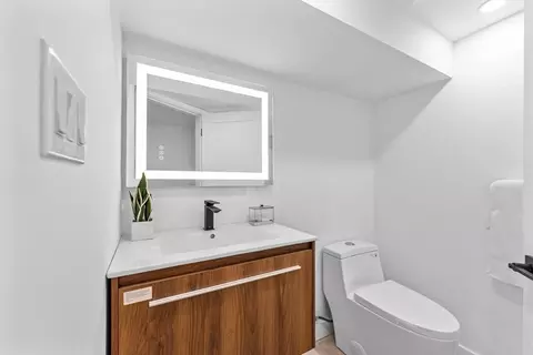 Bath - 70 Mt Vernon St, Reading, MA 01867 photo 6 of 7