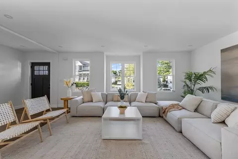 Living - 70 Mt Vernon St, Reading, MA 01867 photo 2 of 5