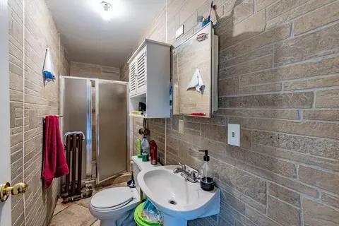 Bath - 41 Tyler St, Springfield, MA 01109 photo 1 of 2