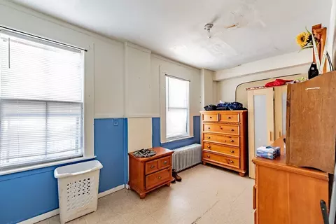 Bedroom - 41 Tyler St, Springfield, MA 01109 photo 2 of 5