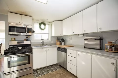 185 Mott St, Fall River, MA 02721 photo 8