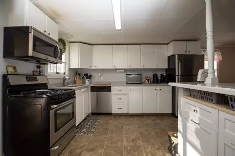 185 Mott St, Fall River, MA 02721 photo 9