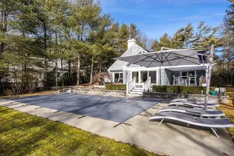 25 Manor Ln, Falmouth, MA 02536