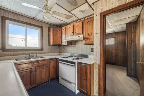 Kitchen - 194 Hamlet St, Fall River, MA 02724 photo 2 of 5