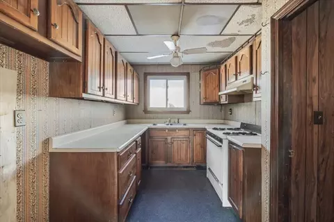 Kitchen - 194 Hamlet St, Fall River, MA 02724 photo 1 of 5