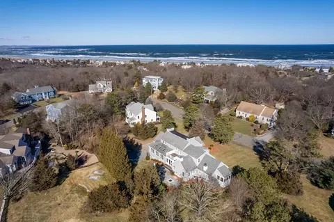 29 Castle View Dr, Gloucester, MA 01930