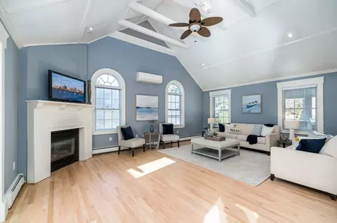 Living - 29 Castle View Dr, Gloucester, MA 01930 photo 2 of 3