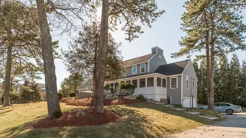 Exterior - 29 Castle View Dr, Gloucester, MA 01930 photo 4 of 7