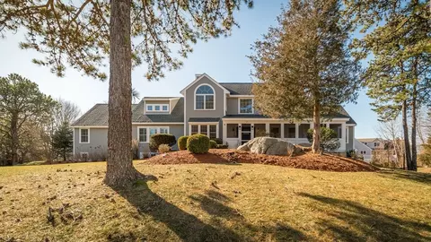Exterior - 29 Castle View Dr, Gloucester, MA 01930 photo 6 of 7