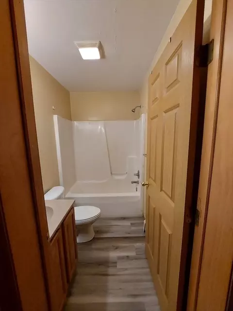 Bath - 85 Southgate St # -A, Worcester, MA 01603 photo 2 of 2