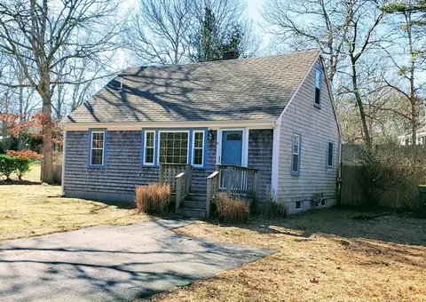 Exterior - 81 Saint Joseph St, Barnstable, MA 02601 photo 3 of 5