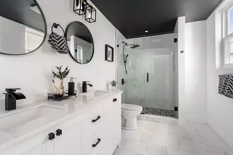 Bath - 7 Bellingham Ave #1, Everett, MA 02149 photo 2 of 3