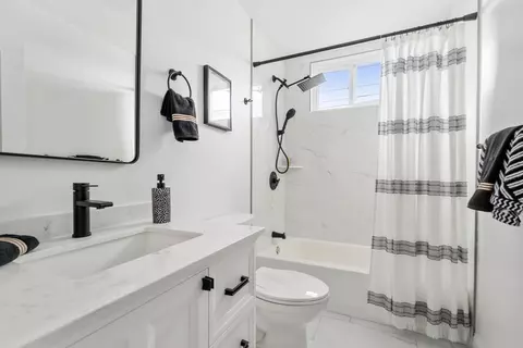 Bath - 7 Bellingham Ave #1, Everett, MA 02149 photo 1 of 3
