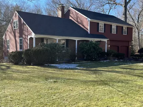 12 Cedar Oak Dr, Wilbraham, MA 01095