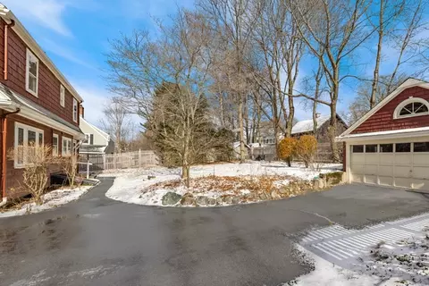 Exterior - 11 Bond St, Reading, MA 01867 photo 7 of 12
