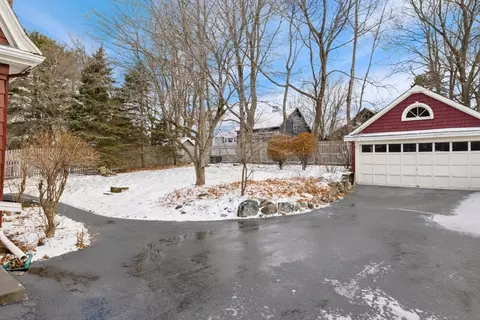 Exterior - 11 Bond St, Reading, MA 01867 photo 6 of 12