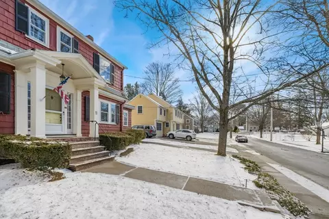 View/Area - 11 Bond St, Reading, MA 01867 photo 1 of 1