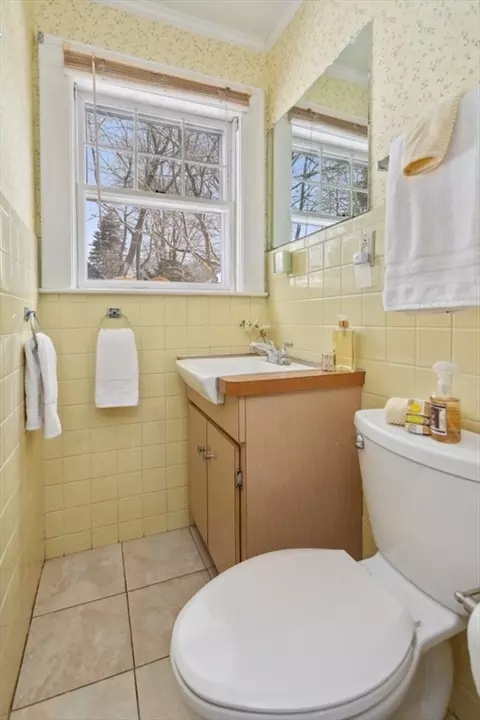 Bath - 11 Bond St, Reading, MA 01867 photo 1 of 2