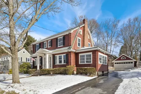 11 Bond St, Reading, MA 01867