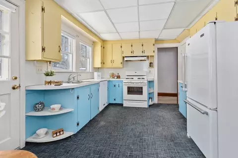 Kitchen - 11 Bond St, Reading, MA 01867 photo 2 of 2