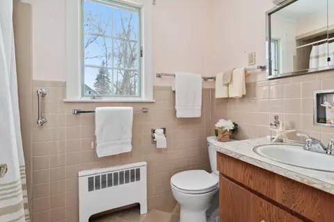 Bath - 11 Bond St, Reading, MA 01867 photo 2 of 2