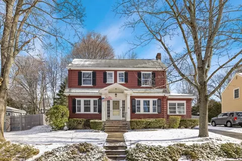 Exterior - 11 Bond St, Reading, MA 01867 photo 3 of 12