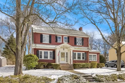 Exterior - 11 Bond St, Reading, MA 01867 photo 4 of 12