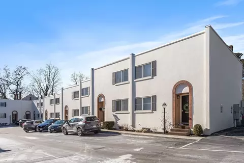 1 Charles St #T, Reading, MA 01867