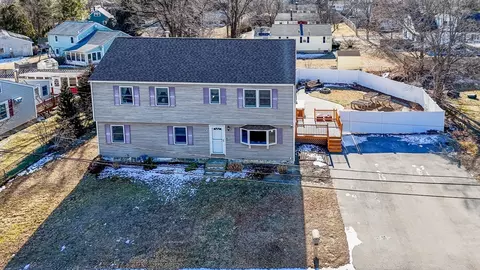 4 Gove Ln, Salisbury, MA 01952