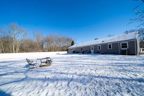 Exterior - 692 Main St, Hanson, MA 02341 photo 2 of 5