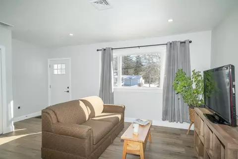 Living - 692 Main St, Hanson, MA 02341 photo 2 of 6