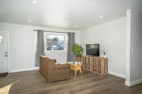 Living - 692 Main St, Hanson, MA 02341 photo 3 of 6