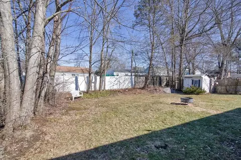 Exterior - 137 Croyden Ter, Springfield, MA 01104 photo 5 of 10