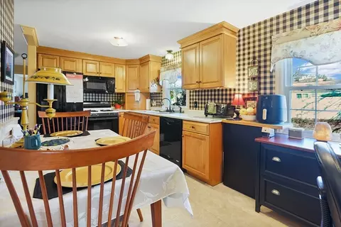 Kitchen - 137 Croyden Ter, Springfield, MA 01104 photo 5 of 5