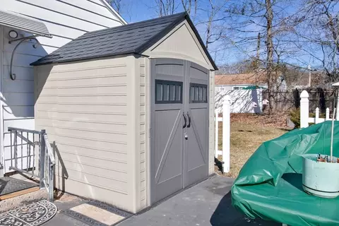 Exterior - 137 Croyden Ter, Springfield, MA 01104 photo 4 of 10