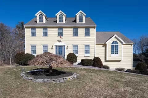 16 Elizabeth Dr, Dracut, MA 01826