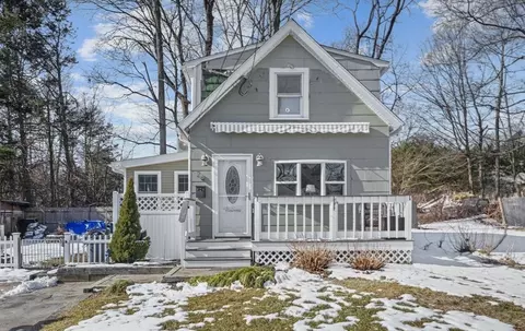 26 Railroad Ave, Foxboro, MA 02035