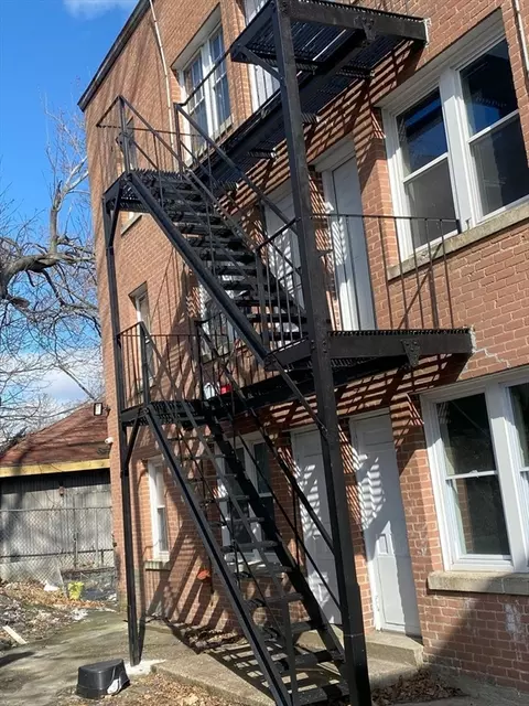 Exterior - 33 Lincoln St, Lynn, MA 01902 photo 7 of 11