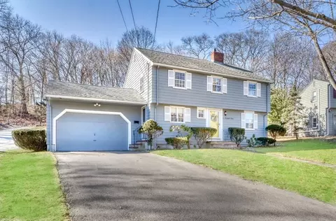 62 Cranmore Ln, Melrose, MA 02176
