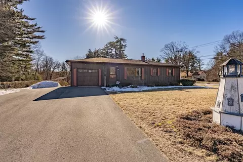 2 Laurie Dr, Southampton, MA 01073