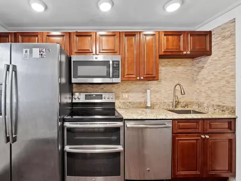246 Colonel Bell Dr #G54, Brockton, MA 02301