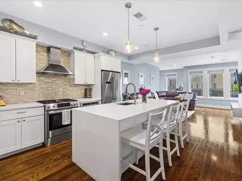 275 Old Colony Ave #5, Boston, MA 02127