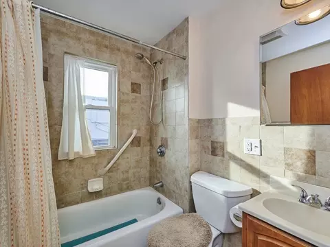 8 Bellingham Ave, Everett, MA 02149 photo 13