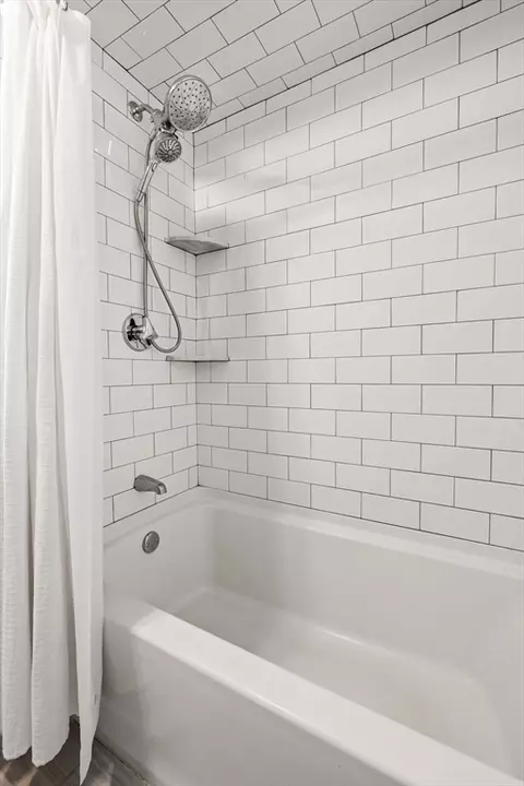 Bath - 43 Colgate Rd, Beverly, MA 01915 photo 2 of 3